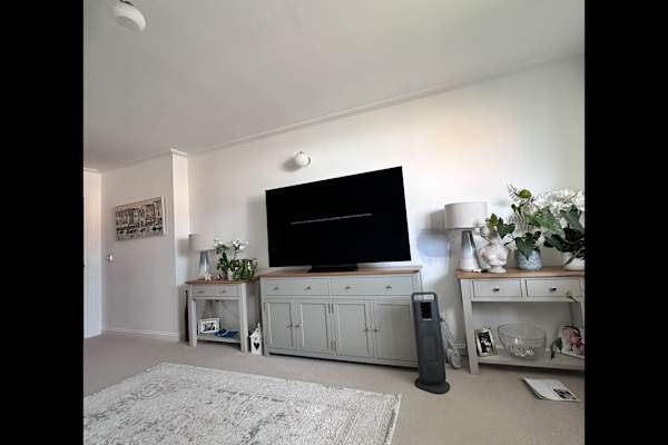 House sit in Cardiff, United Kingdom