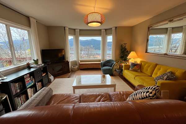 House sit in White Salmon, WA, US