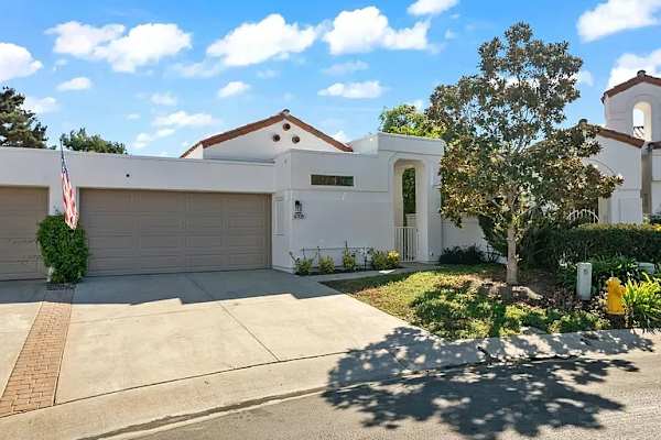 House sit in Oceanside, CA, US