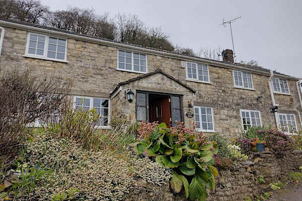 House sit in Dursley, United Kingdom