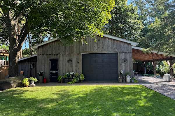 House sit in Lindsay, ON, Canada