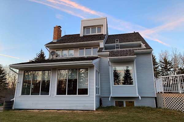 House sit in Ardrossan, AB, Canada
