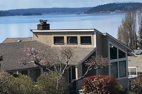 House sit in Steilacoom, WA, US