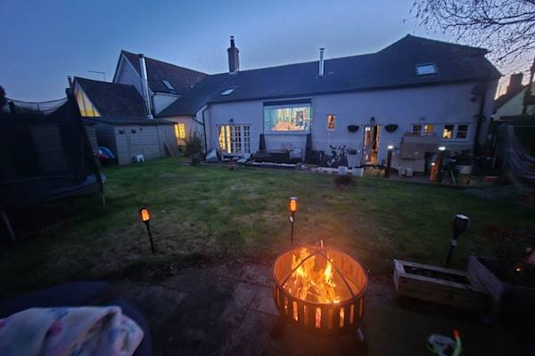 House sit in Toppesfield, United Kingdom