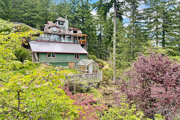 House sit in Heriot Bay, BC, Canada
