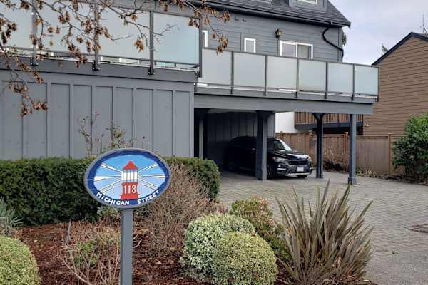 House sit in Victoria, BC, Canada