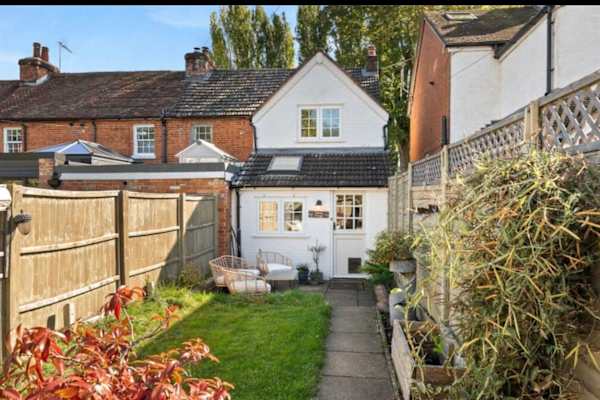 House sit in Wokingham, United Kingdom