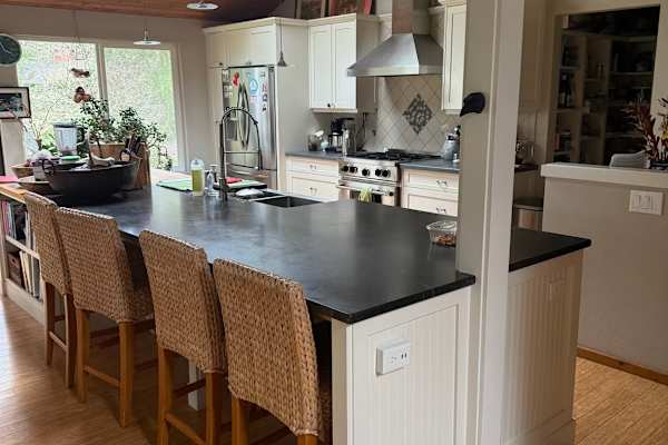 House sit in Bainbridge Island, WA, US