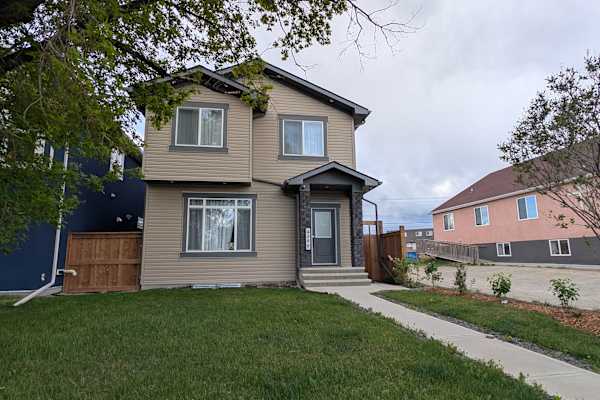 House sit in Calgary, AB, Canada