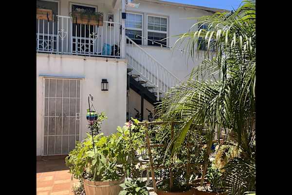 House sit in Santa Monica, CA, US