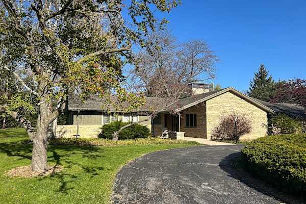 House sit in Fox Point, WI, US