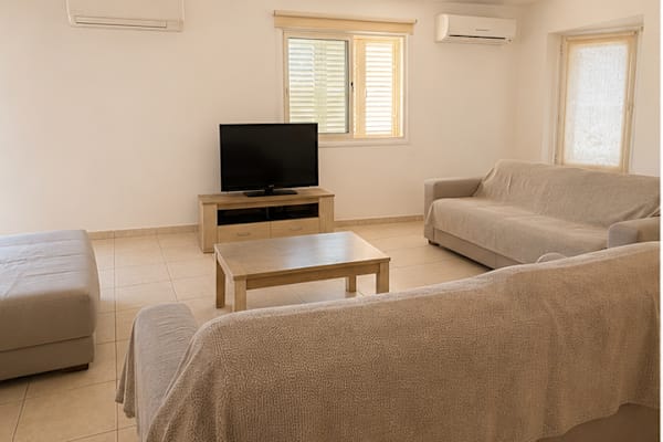 House sit in Larnaca, Cyprus