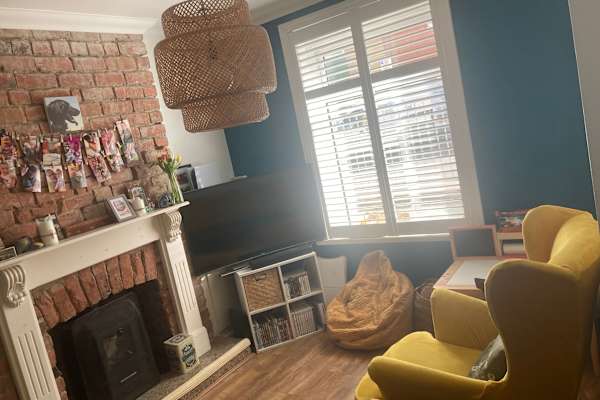 House sit in Cardiff, United Kingdom