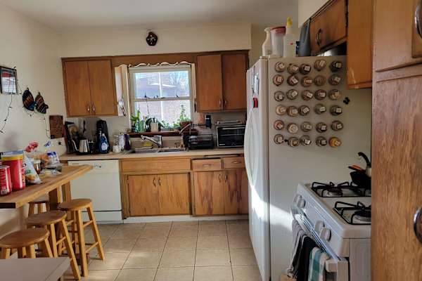 House sit in Skokie, IL, US