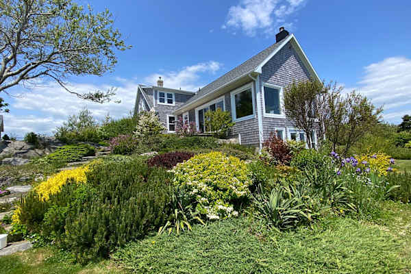 House sit in Liverpool, NS, Canada