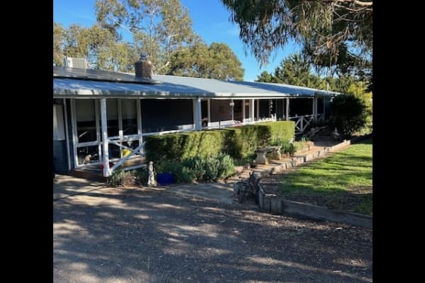 House sit in Gisborne, VIC, Australia