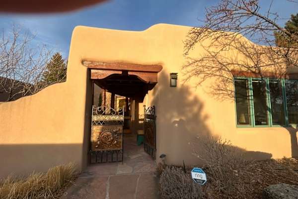 House sit in Taos, NM, US