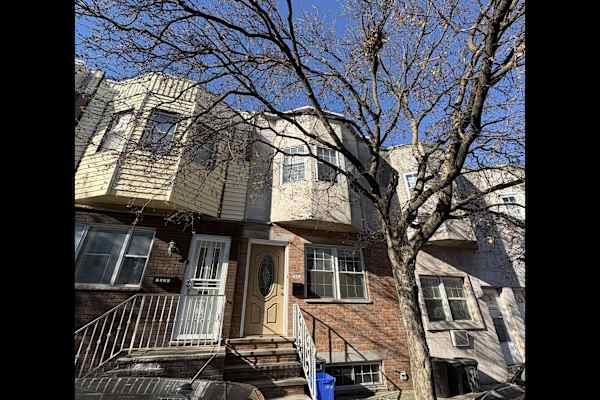 House sit in Philadelphia, PA, US