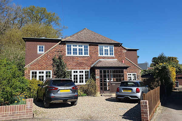 House sit in Woking, United Kingdom