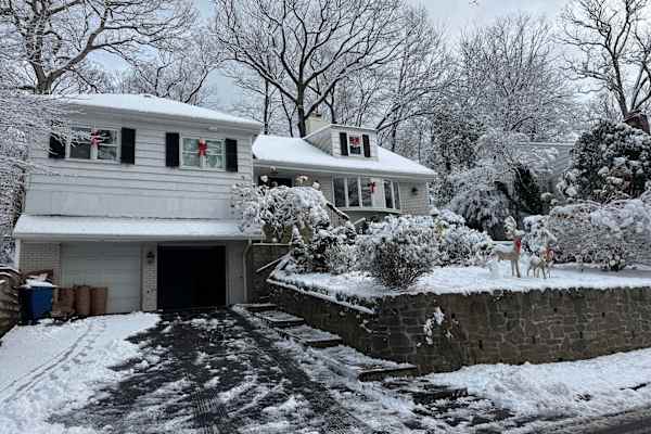 House sit in Bronxville, NY, US