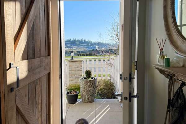 House sit in Victoria, BC, Canada