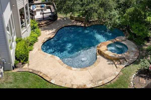 House sit in Bee Cave, TX, US