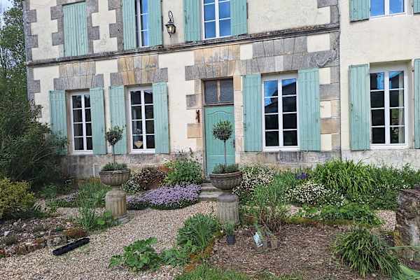 House sit in Cognac, France