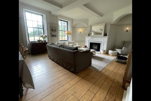 House sit in Puttenham, United Kingdom