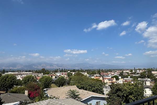 House sit in Los Angeles, CA, US