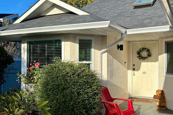 House sit in Sidney, BC, Canada