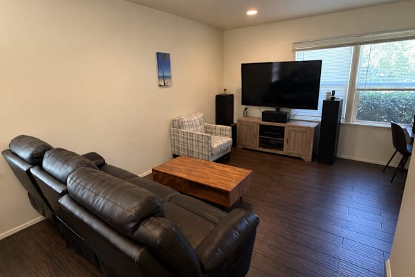 House sit in Los Angeles, CA, US