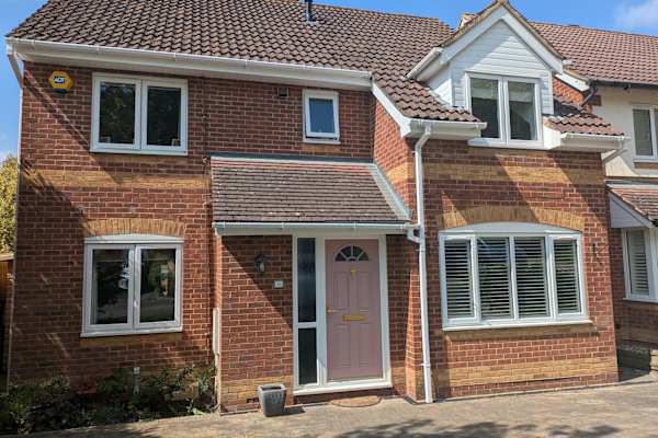 House sit in Woking, United Kingdom