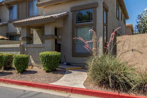 House sit in Phoenix, AZ, US