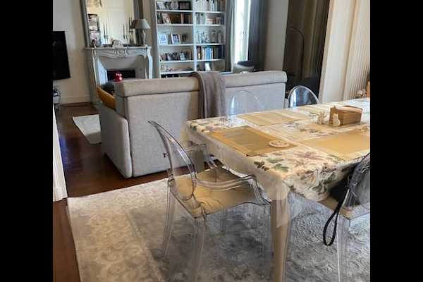 House sit in Paris, France