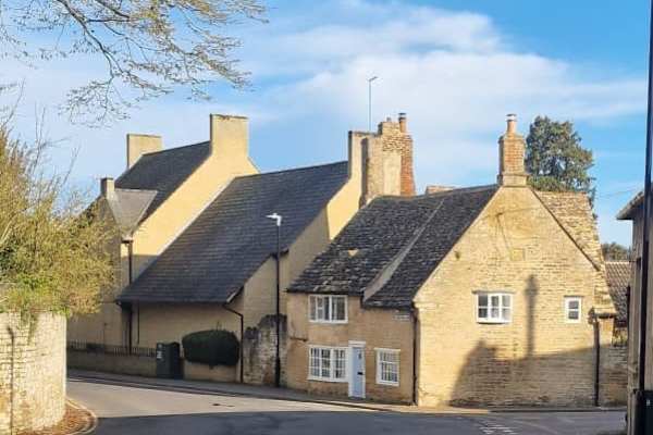 House sit in Oundle, United Kingdom