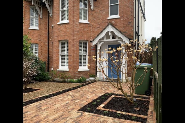 House sit in Woking, United Kingdom
