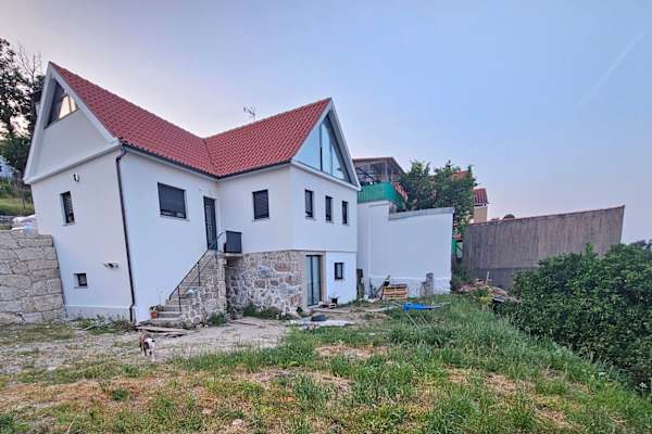 House sit in Tondela, Portugal