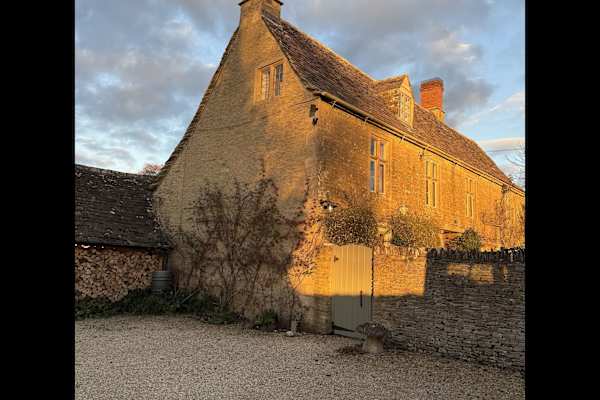 House sit in Cirencester, United Kingdom
