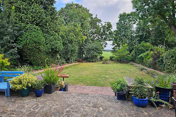 House sit in Banstead, United Kingdom