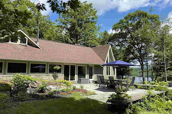 House sit in Chelsea, QC, Canada