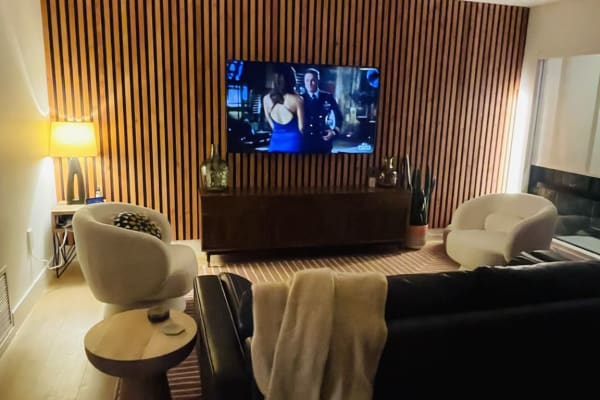 House sit in Los Angeles, CA, US