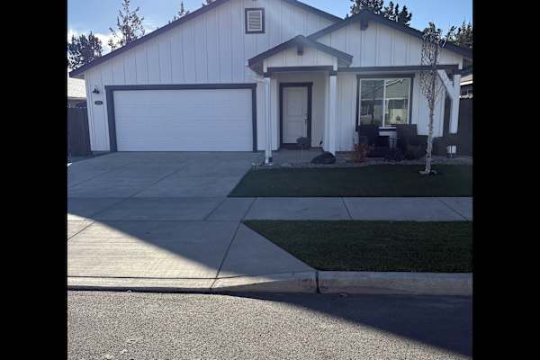 House sit in Redmond, OR, US