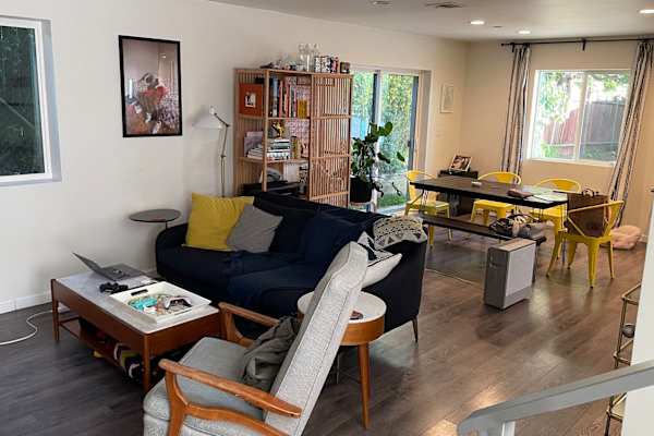 House sit in Los Angeles, CA, US