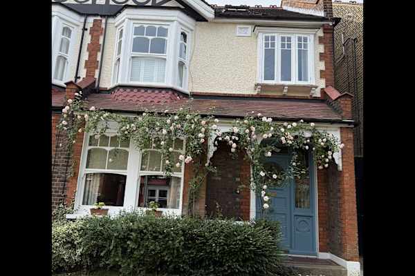 House sit in Kingston upon Thames, United Kingdom