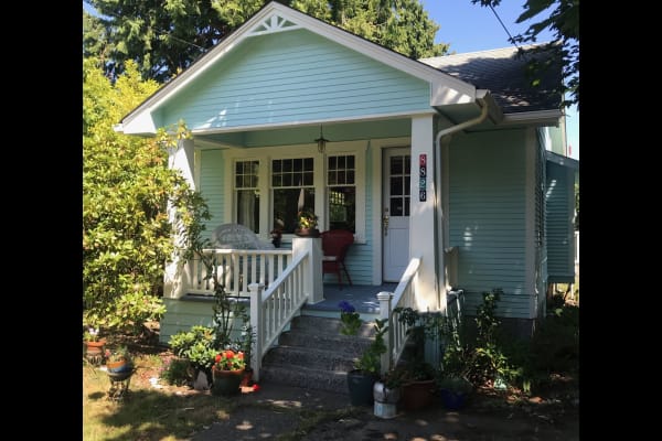 House sit in West Seattle, WA, US