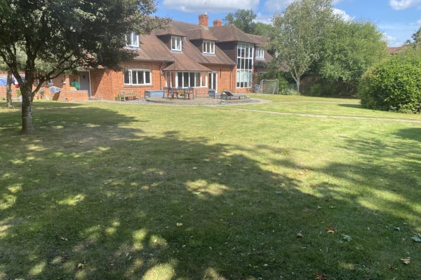 House sit in Newbury, United Kingdom