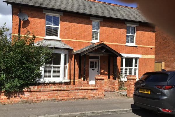 House sit in Newbury, United Kingdom