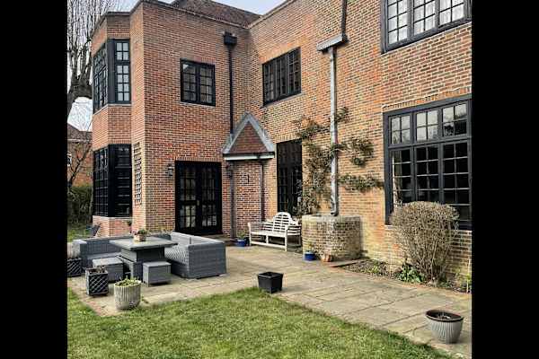 House sit in Gerrards Cross, United Kingdom