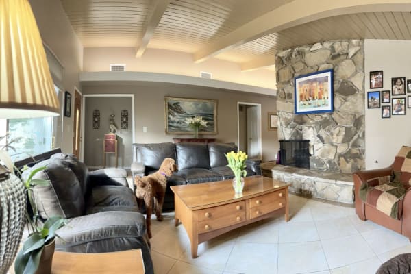 House sit in Los Angeles, CA, US