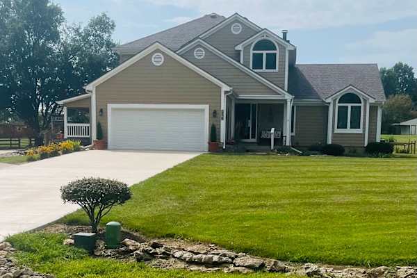 House sit in Bucyrus, KS, US